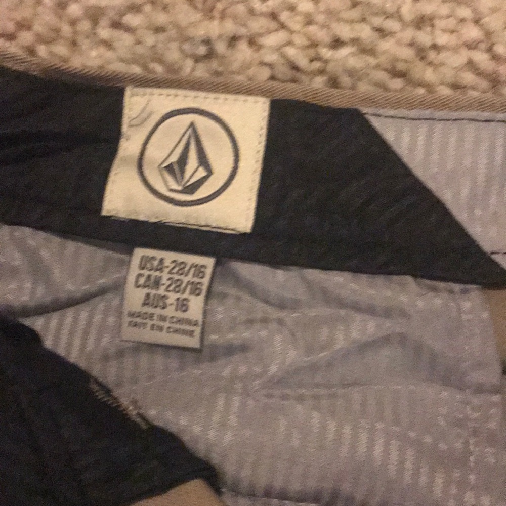 Boys Volcom khaki shorts